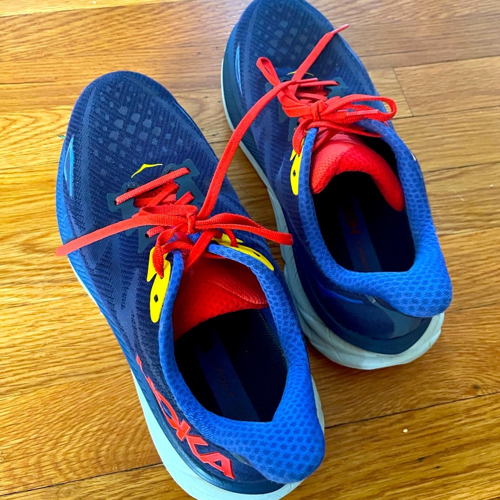 Size 9 2E Hoka running shoes